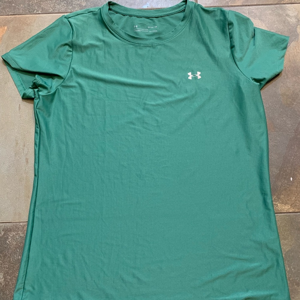 Womens Under Armour shirt